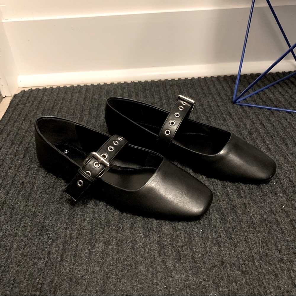 NEW Mango Buckle Flats